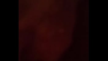 Dedeo mojandose toda la vagima