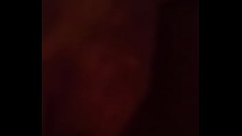 Dedeo mojandose toda la vagima