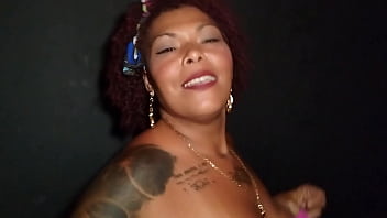 Casada vai para o buraco da glória e leva jato de porra na cara