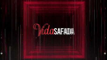 Chamei meu amigo pra jogar video game comigo e minha mulher quis dar pra ele