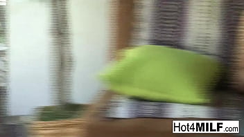 Blonde babe loves to bang