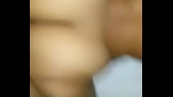 Le acabo en el culote a mi esposa