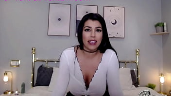 Huge boobed girl vibrating her pretty pink pussy while using her other toy Huge boobed girl vibrating her pretty pink pussy while using her other toy