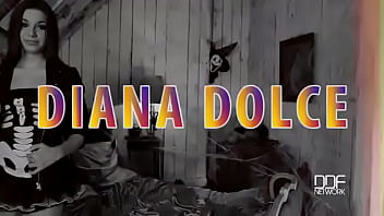 Horny holiday pussy is her halloween treat