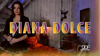 Horny holiday pussy is her halloween treat