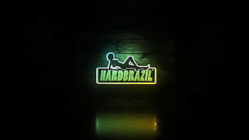 A estreante fazendo seu primeiro vídeo e leva no rabo em pov hard