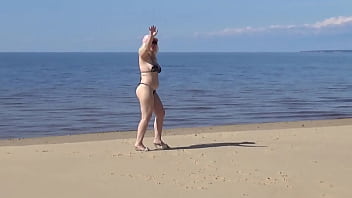 Mature beach slut invites guys to fuck her holes