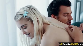 Teenage beauty cockriding after dicksucking in duo