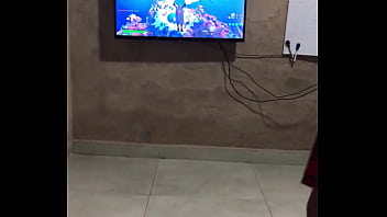 Ela queria jogar junto comigo e caiu de boca