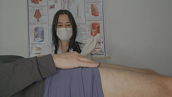 Enfermeira atende paciente com priapismo