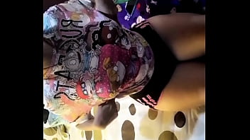 Me masturbo mis ricas tetas quieres ver mas