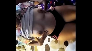 Me masturbo mis ricas tetas quieres ver mas