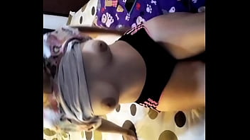 Me masturbo mis ricas tetas quieres ver mas