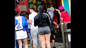 Mulher goatosa com short curto Mulher goatosa com short curto