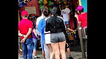 Mulher goatosa com short curto Mulher goatosa com short curto