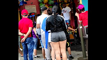 Mulher goatosa com short curto Mulher goatosa com short curto