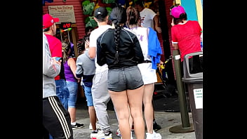 Mulher goatosa com short curto Mulher goatosa com short curto