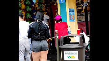 Mulher goatosa com short curto Mulher goatosa com short curto