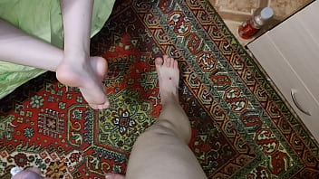 Девушка трахаться в упругую киску Любительское порно