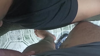 Gordita putona me mamá la verga mientras se masturba con una verdura