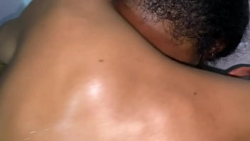 Le doy la mejor mamada a mi padrastro