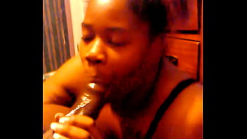 Me gettin some good neck leave comments