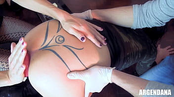 Threesome with an extreme dom