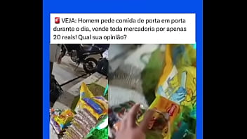 Mendigo recebe muito saco