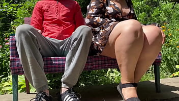 Finally mature milf with a great ass pissed on me in the park