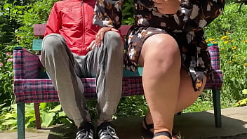 Finally mature milf with a great ass pissed on me in the park