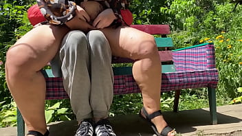 Finally mature milf with a great ass pissed on me in the park