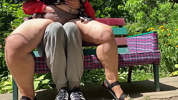 Finally mature milf with a great ass pissed on me in the park