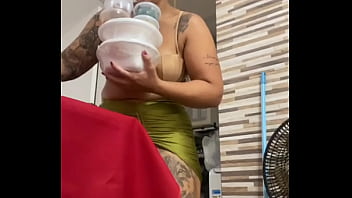 Alimentando bem o marido pra depois ele comer a sobremesa eu