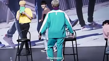 Coreano sensualizando em show Coreano sensualizando em show