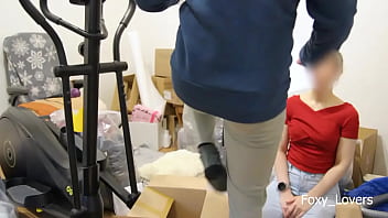 A blonde with no money needs to pay bills for moving from her ex husband