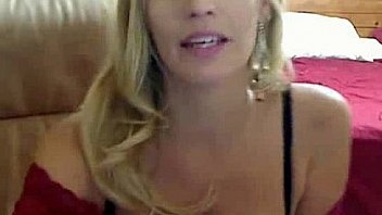 Busy babe brianna plays with her dildo