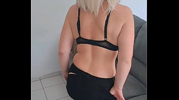 A quatre patte sur le canapé ou je t'attend