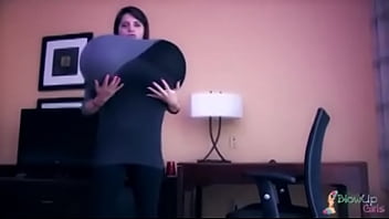 Expansão de seios de uma gostosa