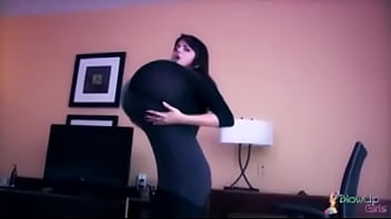 Expansão de seios de uma gostosa