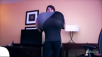 Expansão de seios de uma gostosa