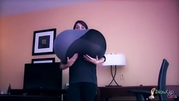 Expansão de seios de uma gostosa