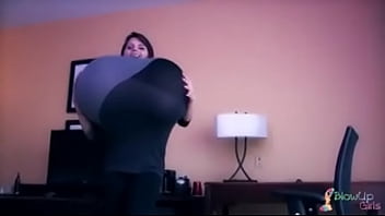 Expansão de seios de uma gostosa