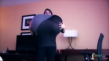 Expansão de seios de uma gostosa