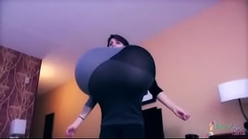 Expansão de seios de uma gostosa