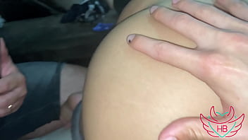 Chupei uma anã enquanto a morena me mamava