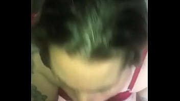 Que rica chúpala que le doy a mi amigo