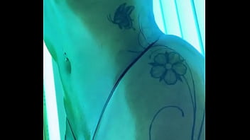 Em tempo real me bronzeando pra vocês assiste até o final que tem surpresinhaqueria realizar um fetiche meu