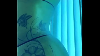 Em tempo real me bronzeando pra vocês assiste até o final que tem surpresinhaqueria realizar um fetiche meu