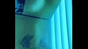 Em tempo real me bronzeando pra vocês assiste até o final que tem surpresinhaqueria realizar um fetiche meu