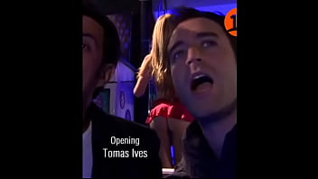 Aynara eder mostrando cola